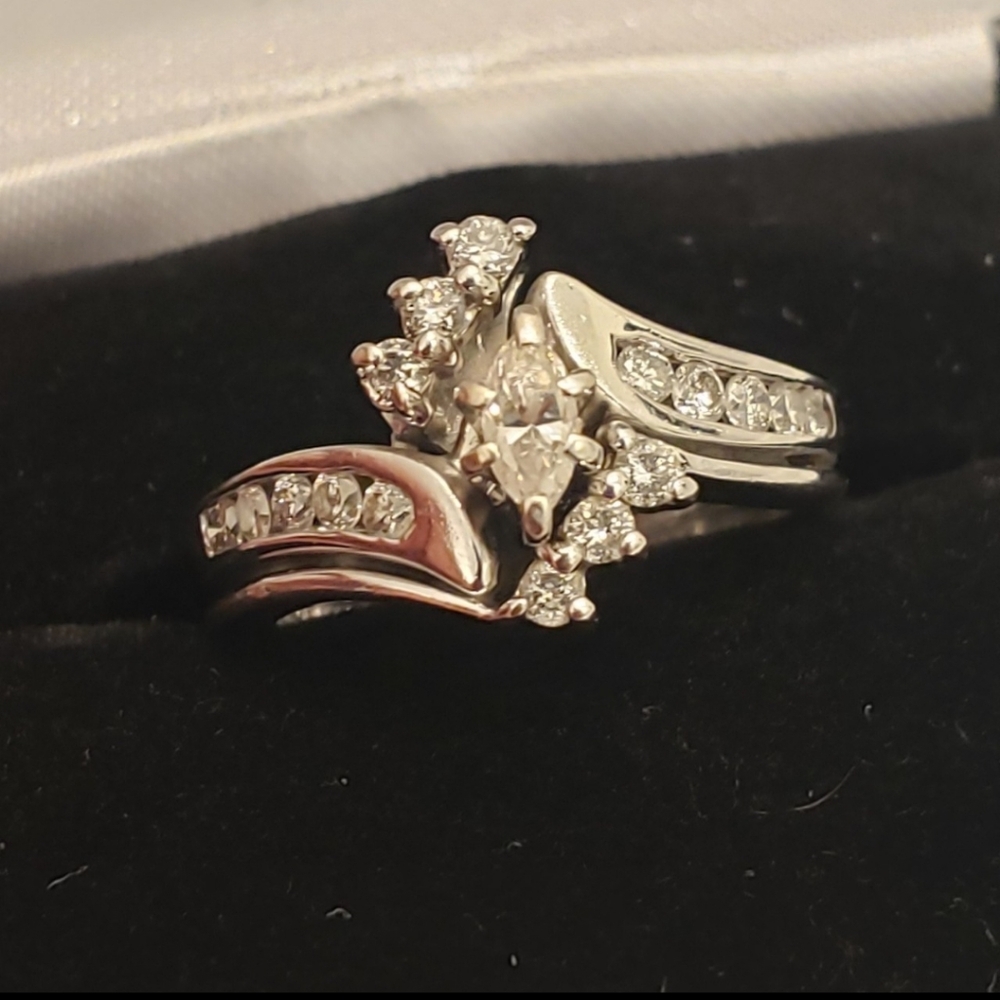 14k gold 1Ctw Diamond Ring Set Stunning